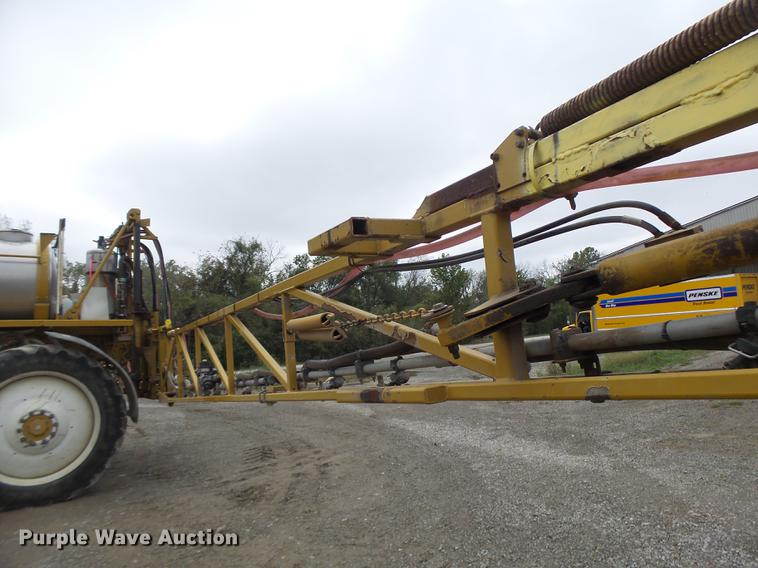 image for item DB9981 2006 Ag-Chem RoGator 874 self-propelled sprayer