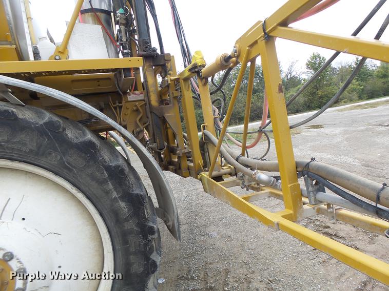 image for item DB9981 2006 Ag-Chem RoGator 874 self-propelled sprayer