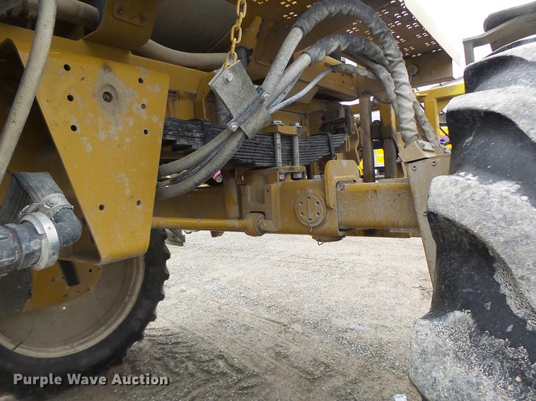 image for item DB9981 2006 Ag-Chem RoGator 874 self-propelled sprayer