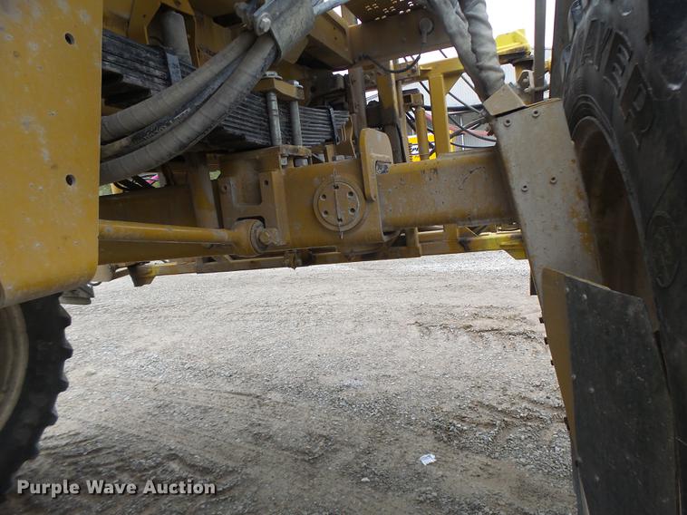 image for item DB9981 2006 Ag-Chem RoGator 874 self-propelled sprayer