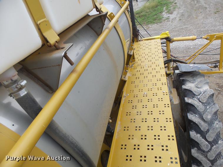 image for item DB9981 2006 Ag-Chem RoGator 874 self-propelled sprayer