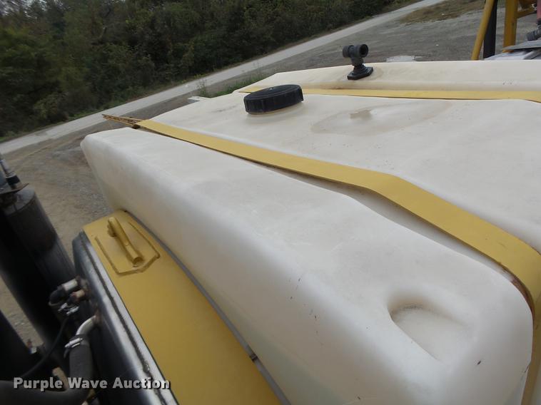 image for item DB9981 2006 Ag-Chem RoGator 874 self-propelled sprayer