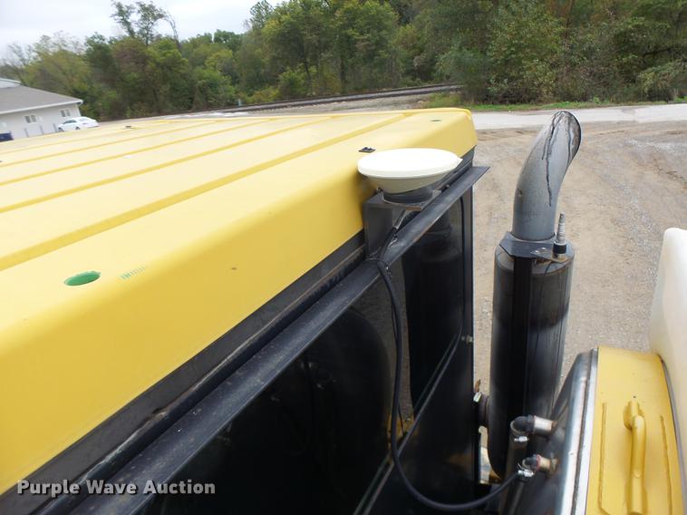 image for item DB9981 2006 Ag-Chem RoGator 874 self-propelled sprayer