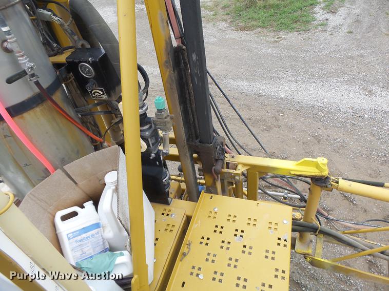 image for item DB9981 2006 Ag-Chem RoGator 874 self-propelled sprayer