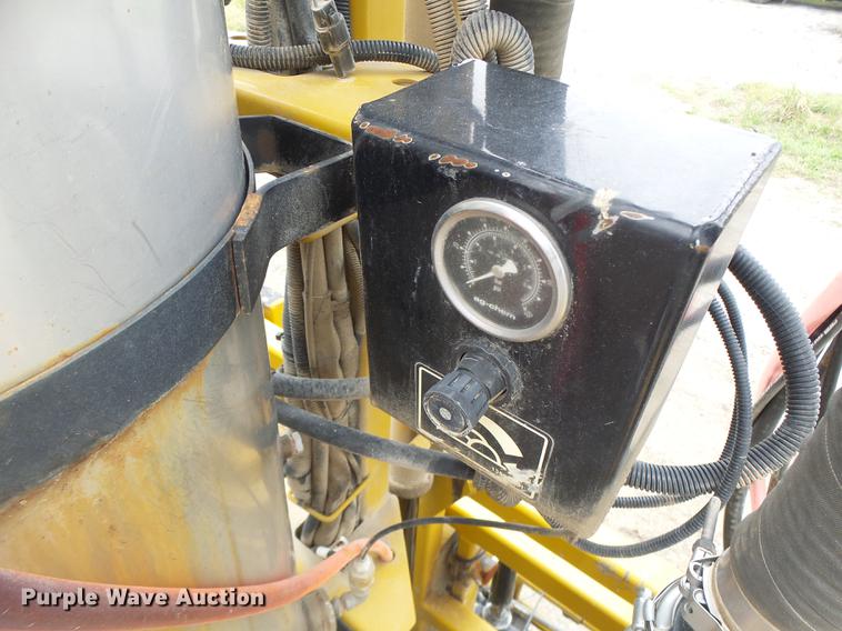 image for item DB9981 2006 Ag-Chem RoGator 874 self-propelled sprayer