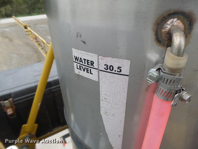 image for item DB9981 2006 Ag-Chem RoGator 874 self-propelled sprayer