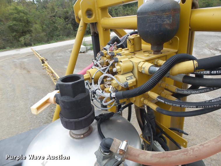 image for item DB9981 2006 Ag-Chem RoGator 874 self-propelled sprayer