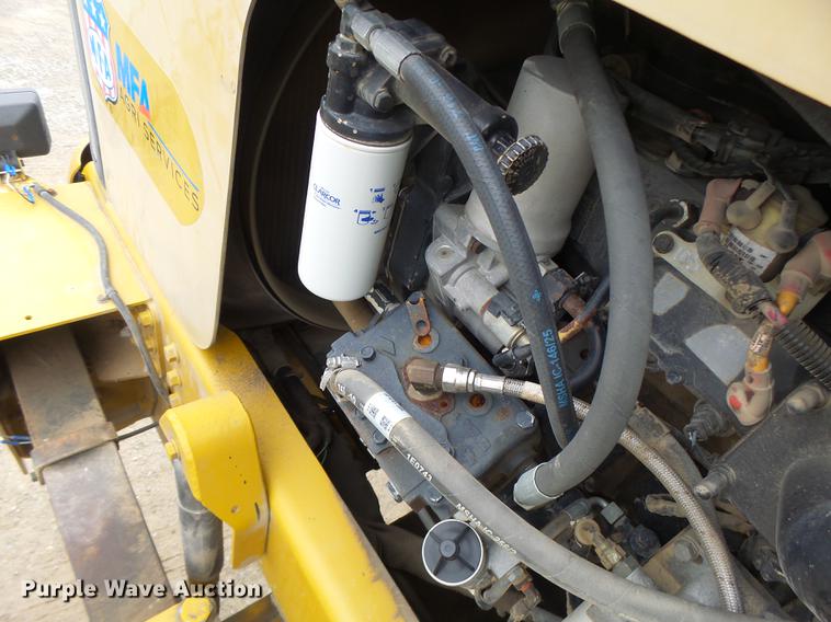 image for item DB9981 2006 Ag-Chem RoGator 874 self-propelled sprayer