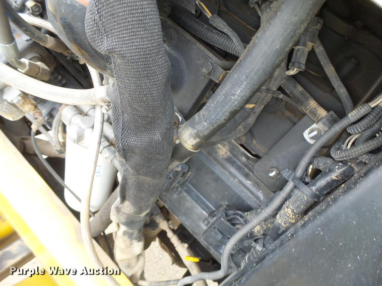 image for item DB9981 2006 Ag-Chem RoGator 874 self-propelled sprayer