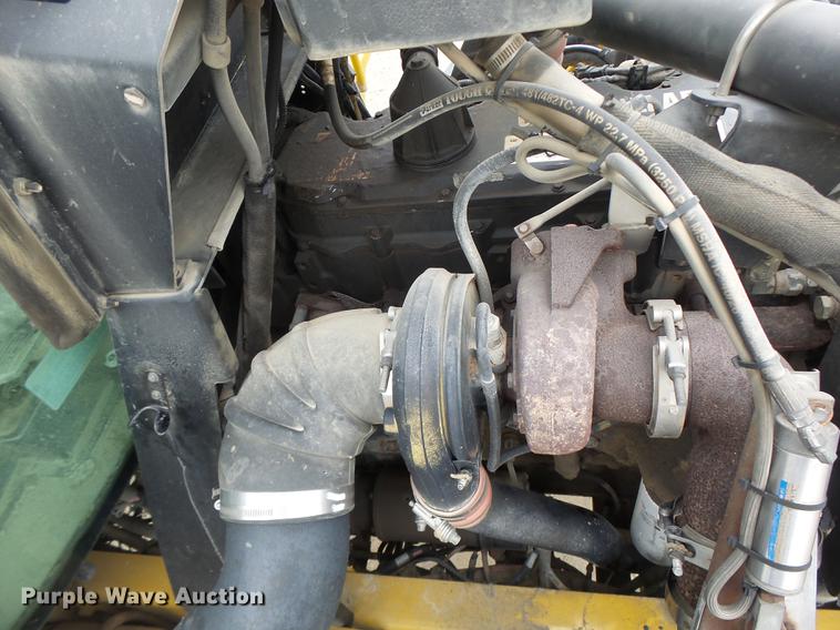 image for item DB9981 2006 Ag-Chem RoGator 874 self-propelled sprayer