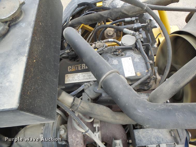 image for item DB9981 2006 Ag-Chem RoGator 874 self-propelled sprayer