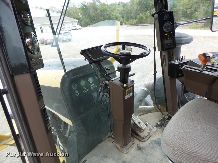 image for item DB9981 2006 Ag-Chem RoGator 874 self-propelled sprayer