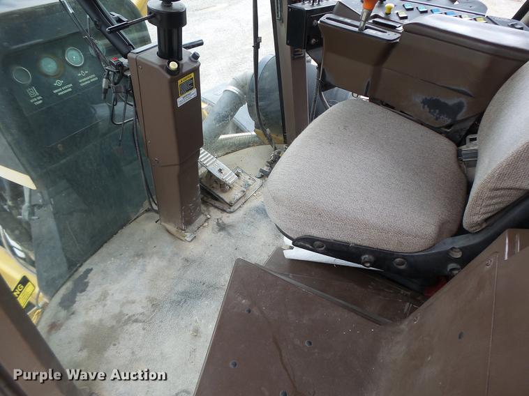 image for item DB9981 2006 Ag-Chem RoGator 874 self-propelled sprayer