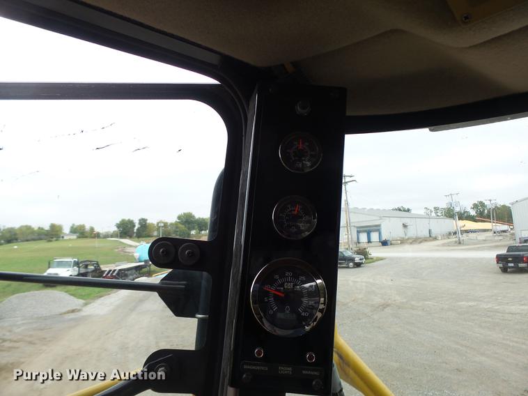 image for item DB9981 2006 Ag-Chem RoGator 874 self-propelled sprayer