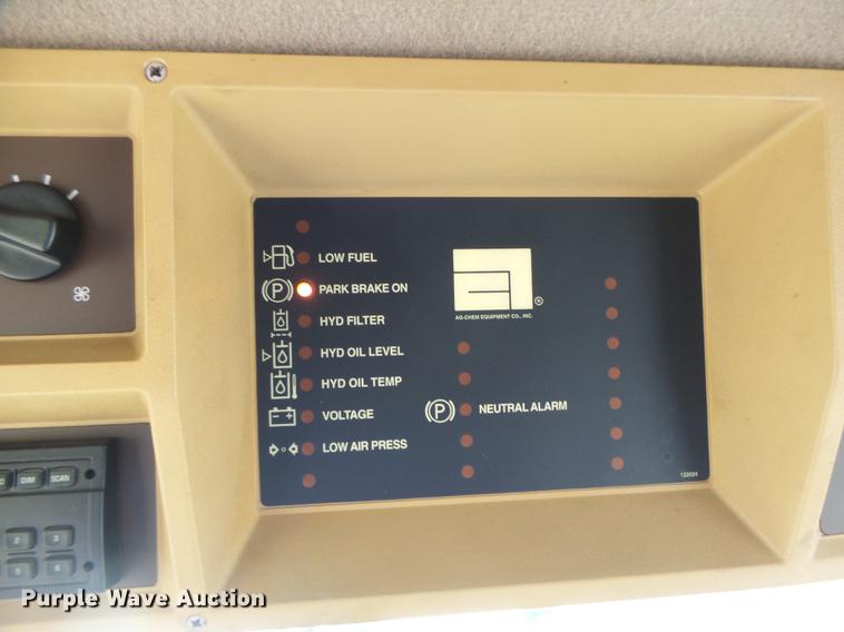 image for item DB9981 2006 Ag-Chem RoGator 874 self-propelled sprayer