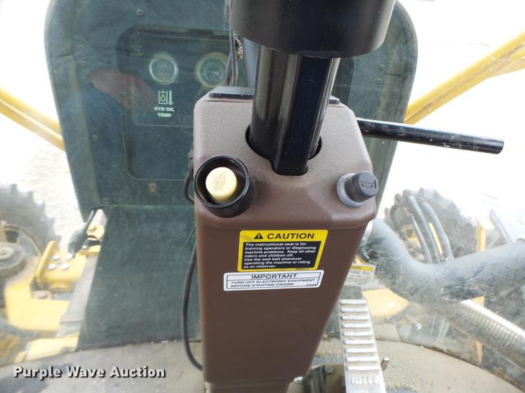 image for item DB9981 2006 Ag-Chem RoGator 874 self-propelled sprayer