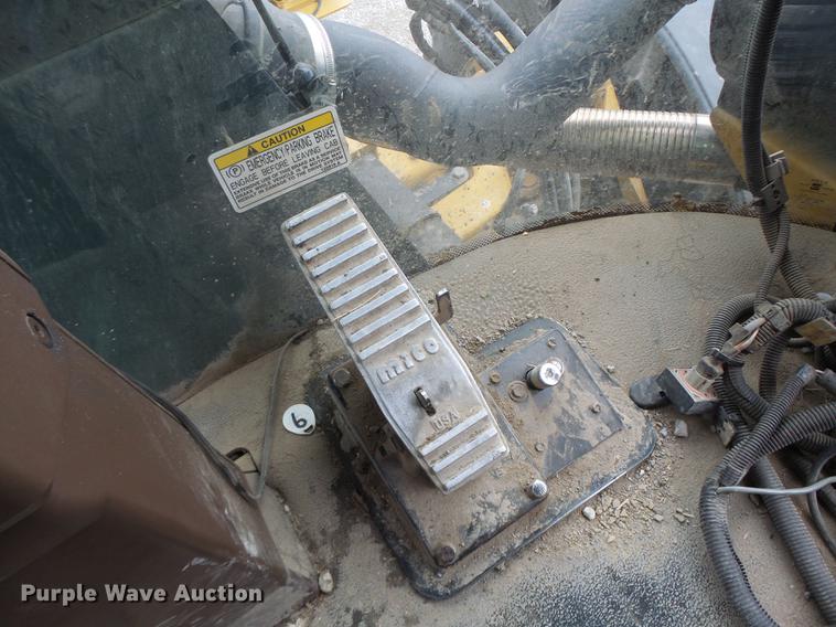 image for item DB9981 2006 Ag-Chem RoGator 874 self-propelled sprayer