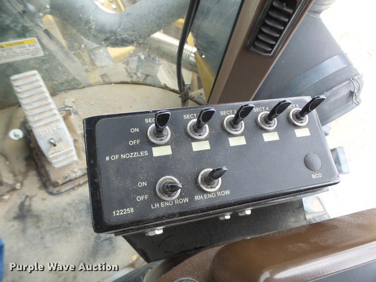 image for item DB9981 2006 Ag-Chem RoGator 874 self-propelled sprayer