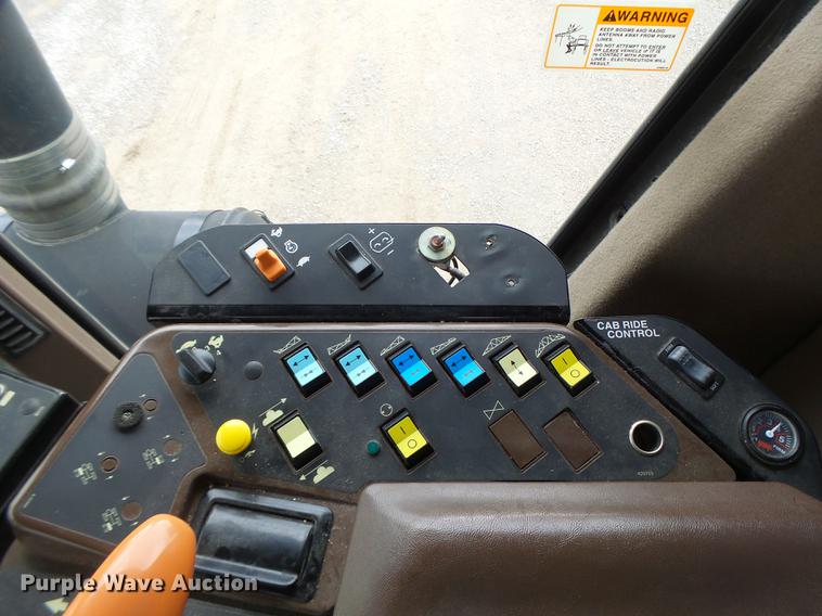 image for item DB9981 2006 Ag-Chem RoGator 874 self-propelled sprayer