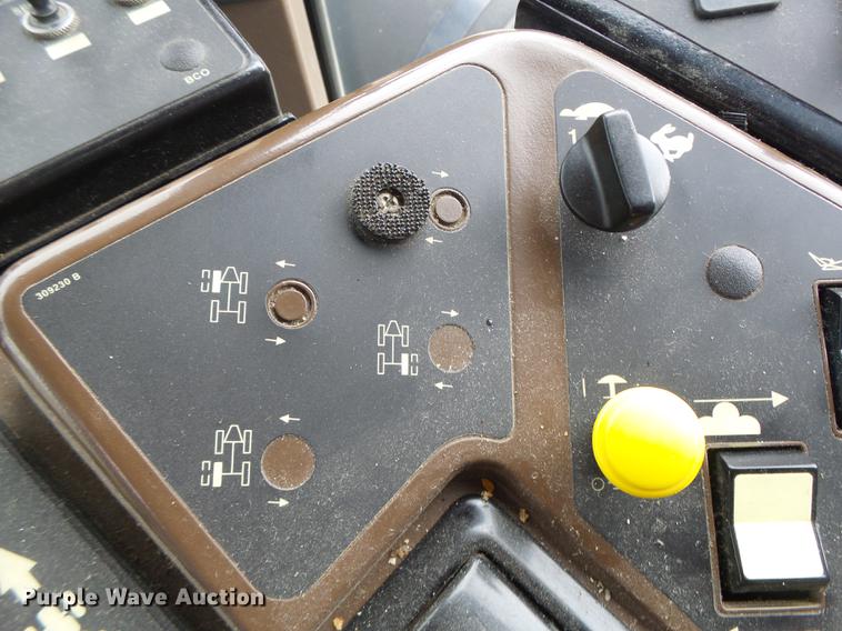 image for item DB9981 2006 Ag-Chem RoGator 874 self-propelled sprayer