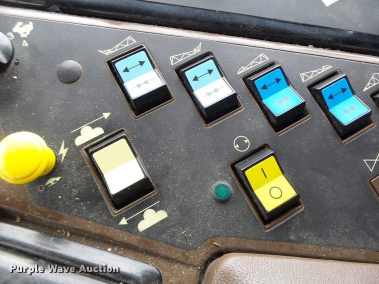 image for item DB9981 2006 Ag-Chem RoGator 874 self-propelled sprayer