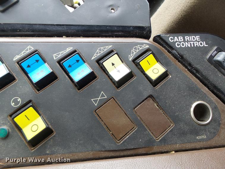 image for item DB9981 2006 Ag-Chem RoGator 874 self-propelled sprayer