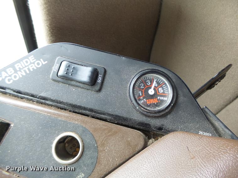 image for item DB9981 2006 Ag-Chem RoGator 874 self-propelled sprayer