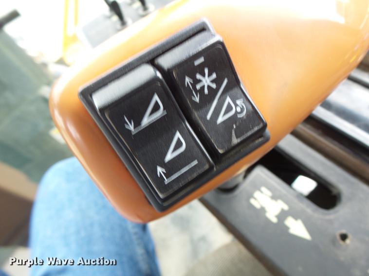 image for item DB9981 2006 Ag-Chem RoGator 874 self-propelled sprayer