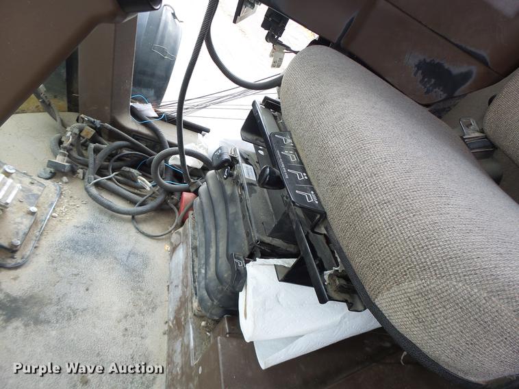 image for item DB9981 2006 Ag-Chem RoGator 874 self-propelled sprayer