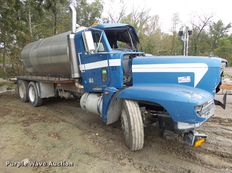 image for item DB9982 1995 Freightliner FLD tank truck