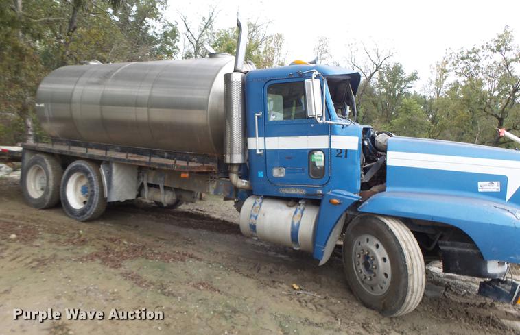 image for item DB9982 1995 Freightliner FLD tank truck