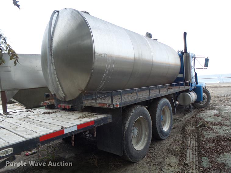 image for item DB9982 1995 Freightliner FLD tank truck