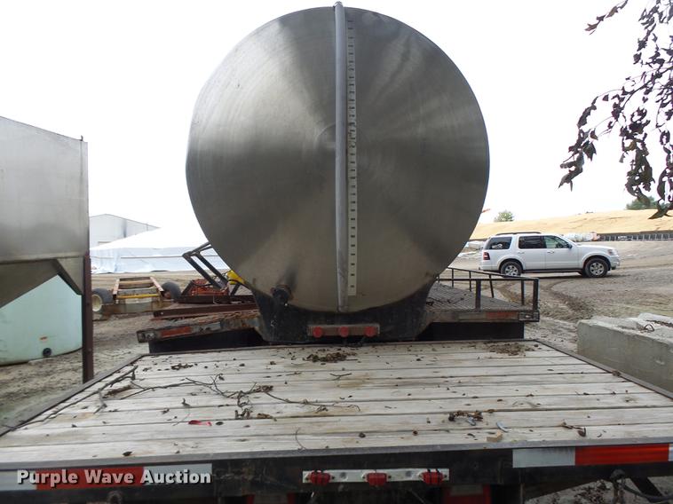 image for item DB9982 1995 Freightliner FLD tank truck