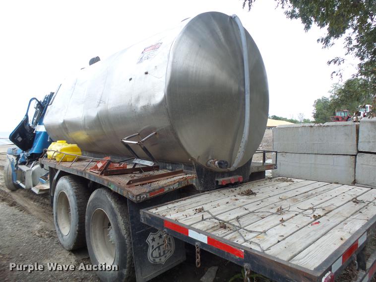 image for item DB9982 1995 Freightliner FLD tank truck