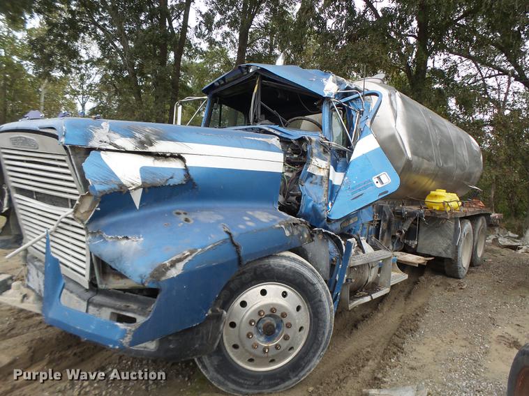 image for item DB9982 1995 Freightliner FLD tank truck