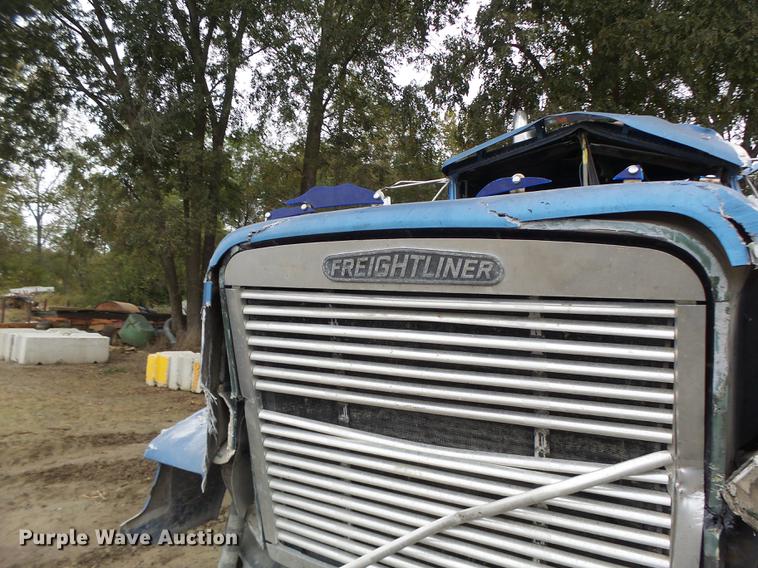 image for item DB9982 1995 Freightliner FLD tank truck