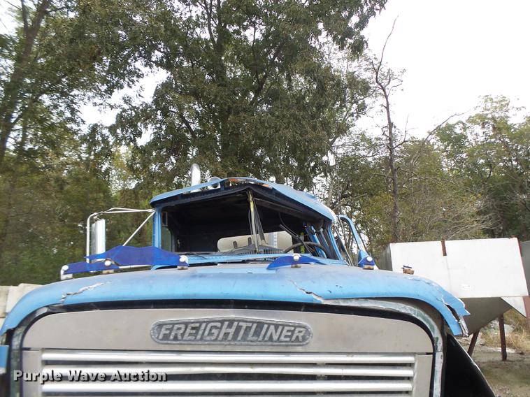 image for item DB9982 1995 Freightliner FLD tank truck