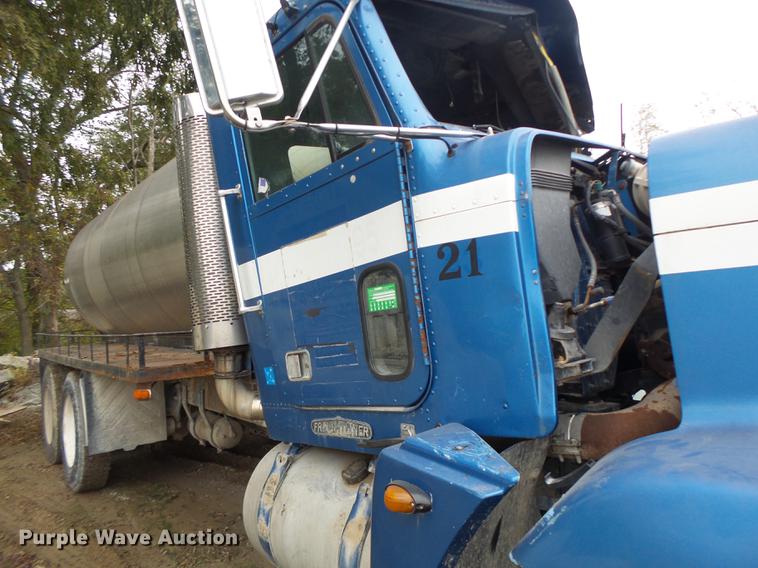 image for item DB9982 1995 Freightliner FLD tank truck