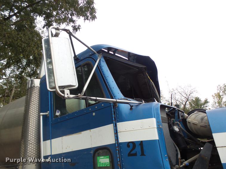 image for item DB9982 1995 Freightliner FLD tank truck