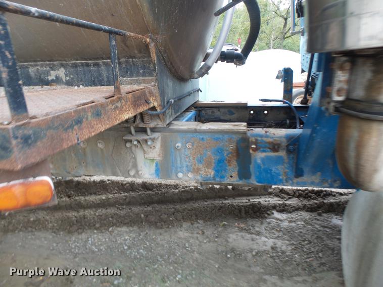 image for item DB9982 1995 Freightliner FLD tank truck