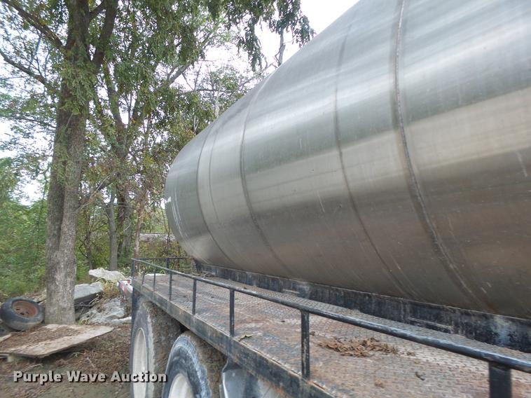 image for item DB9982 1995 Freightliner FLD tank truck