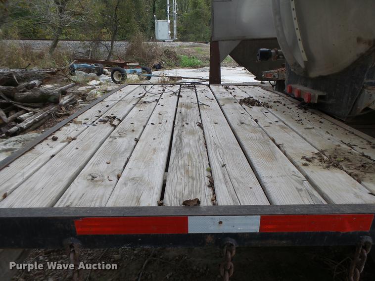 image for item DB9982 1995 Freightliner FLD tank truck