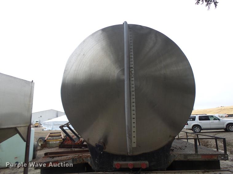 image for item DB9982 1995 Freightliner FLD tank truck