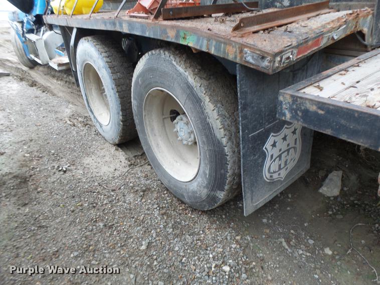 image for item DB9982 1995 Freightliner FLD tank truck