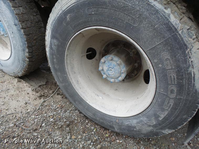 image for item DB9982 1995 Freightliner FLD tank truck