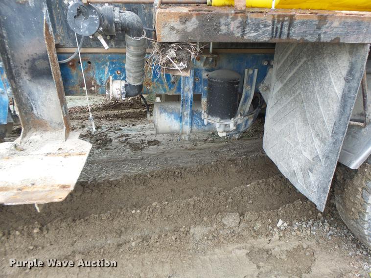 image for item DB9982 1995 Freightliner FLD tank truck