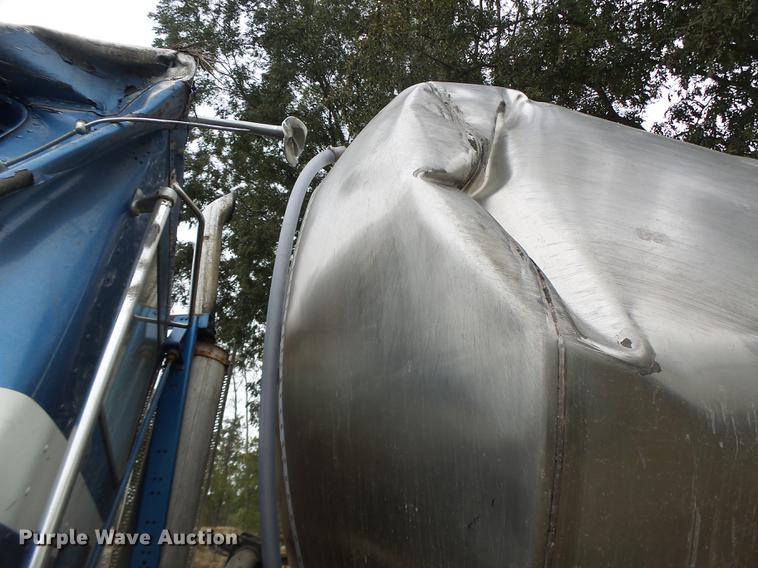 image for item DB9982 1995 Freightliner FLD tank truck