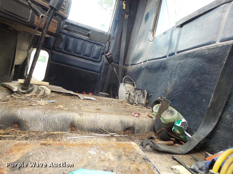 image for item DB9982 1995 Freightliner FLD tank truck