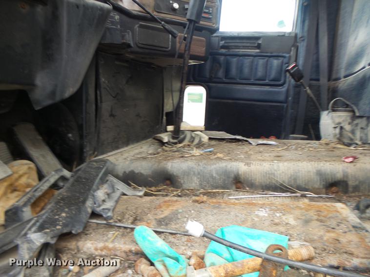 image for item DB9982 1995 Freightliner FLD tank truck