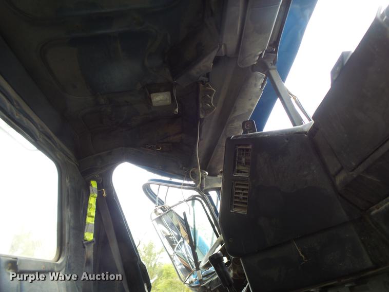 image for item DB9982 1995 Freightliner FLD tank truck